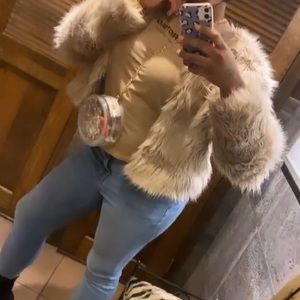 Meet your Posher, Kendra